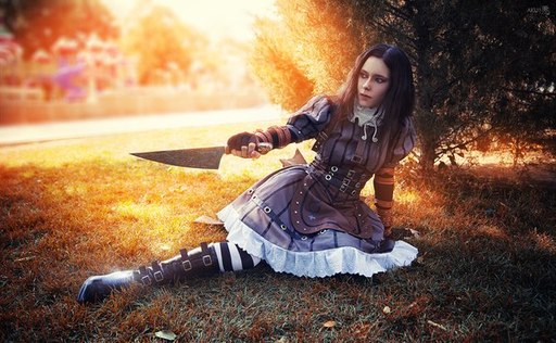 Alice: Madness Returns - Косплей: Алисы оптом.